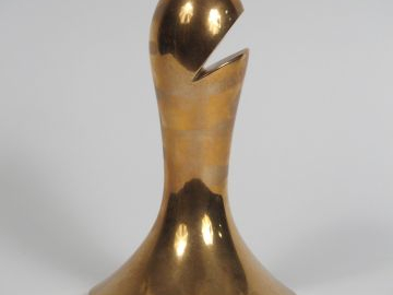 MAN RAY. Sujet en bronze numéroté 17/359. H. : 22 cm.