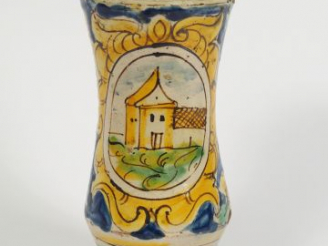 Vente aux enchères Albarello sicilien fin XVIe - début XVIIe en faïence polychrome, à déc