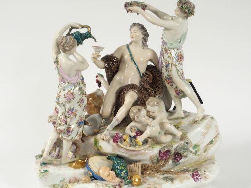 Grand groupe XIXe en porcelaine de Saxe, "Le couronnement de Bacchus" 