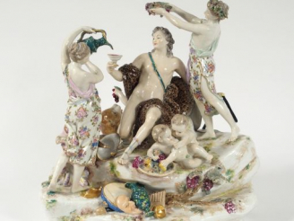 Vente aux enchères Grand groupe XIXe en porcelaine de Saxe, "Le couronnement de Bacchus" 