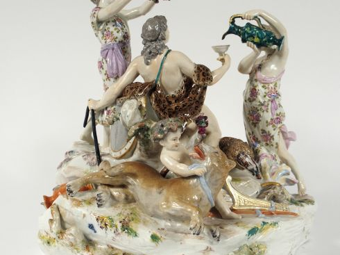 Grand groupe XIXe en porcelaine de Saxe, "Le couronnement de Bacchus" 