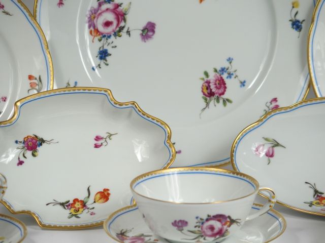 Partie de service de table en porcelaine de Limoges, d’après les modèl