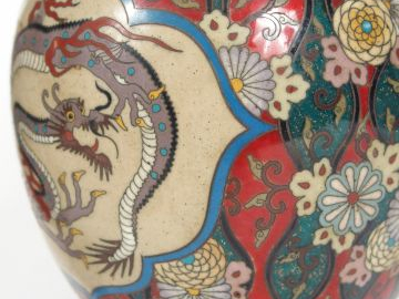 Paire de vases 1900 Extrême-Orient en émaux cloisonnés à décor de fleu