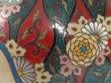 Paire de vases 1900 Extrême-Orient en émaux cloisonnés à décor de fleu