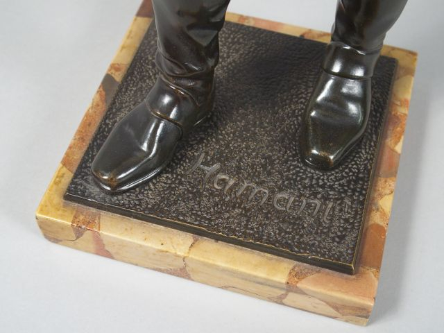 HAMANT ? 'Napoléon Bonaparte en pied'. Sculpture en bronze à patine br