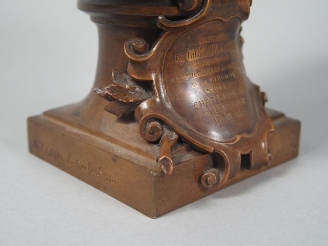CHAPU 'Portrait en buste du général de Carayon Latour'. Sculpture en b