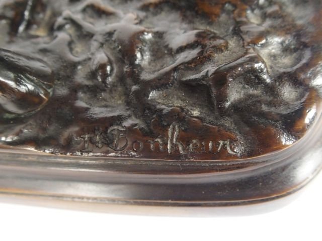 I. BONHEUR, "Taureau". Sujet en bronze à patine brune. Dim. : 15 x 20,