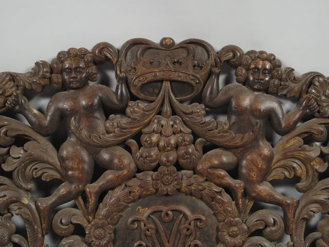 Imposte de style Louis XIV en bois sculpté en anciennement doré à déco