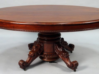 Vente aux enchères Grande table de salle à manger XIXe en acajou.