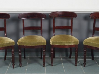 Vente aux enchères Suite de 5 chaises Louis-Philippe en acajou et placage d’acajou, pieds