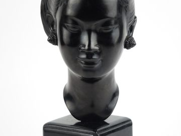 Sculpture en bronze Extrême-Orient XXème 'Portrait de jeune fille au c