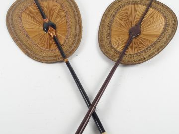 2 paires de grands chasse mouches. Cambodge XIXème