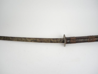 Vente aux enchères B.	 Grand sabre votif de 1830 mm de long, lame plate à gorge type kata