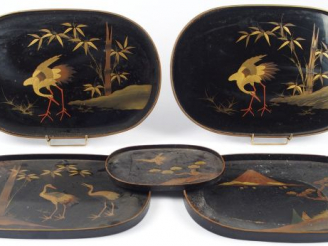 Vente aux enchères 5 plateaux en laque à décor d'échassier et de paysage du Mont Fuji