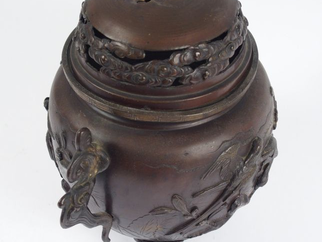 Jardinière en bronze à patine brun rouge, reposant sur 3 pieds zoomorp