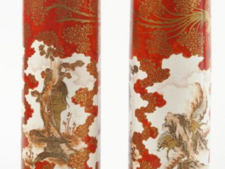 Vente aux enchères Paire de vases rouleaux en porcelaine du Japon, période Meiji. Signés