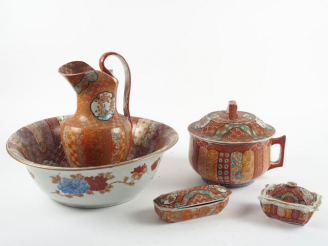 Vente aux enchères Broc et son bassin en porcelaine d'Imari du Japon vers 1900 signés , 2