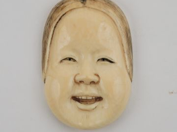 Masque en ivoire sculpté du Japon 'jeune homme'. Pré-convention