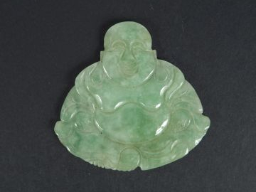 Bouddha en jadéite.  Chine vers 1900. H. : 4,1 cm