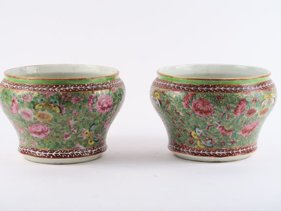 Paire de jardinières en porcelaine de Canton XIXème, décor floral