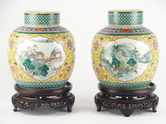 Vente aux enchères Paire de pots à gingembre XIXème en porcelaine et émaux, Chine. Famill