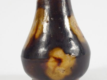 Petit vase Hu en céramique et émail brun beige.  Chine époque Tang. H.