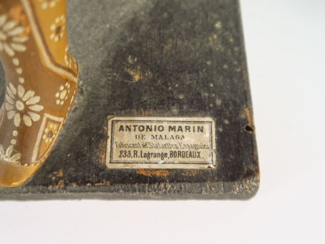 Six personnages fin XIXème figurant des matadors espagnols en terre cu