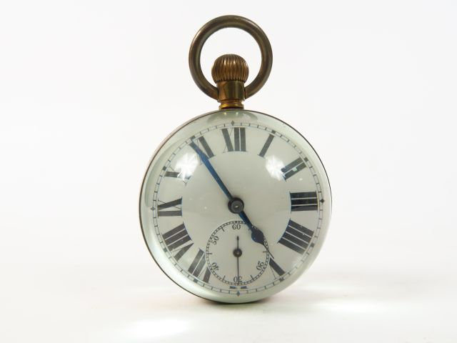 Porte-montre et montre loupe fin XIXème en bronze patiné, à décor d'ai