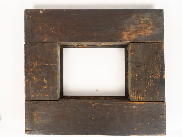 Cadre en en placage de noyer et bois noirci Louis XIII. Dim. 51 x 45,5