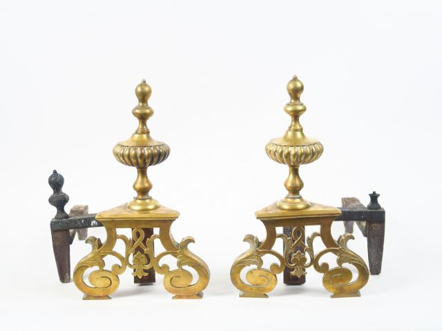 Paire de chenets Louis XIV en bronze et fonte.