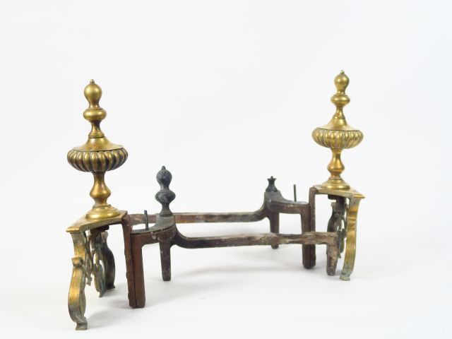 Paire de chenets Louis XIV en bronze et fonte.