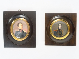 Vente aux enchères Deux différentes miniatures XIXème sur ivoire "Portraits de militaires