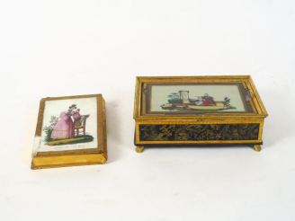 Vente aux enchères Deux différentes boites Restauration en verre peint (fixé sous verre) 