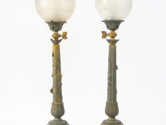 Vente aux enchères Paire de lampes XIXème en métal doré et patiné, à décor de pampres (ma