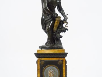 Sujet début XIXème en bronze à patine brune "Amour", très élégant socl