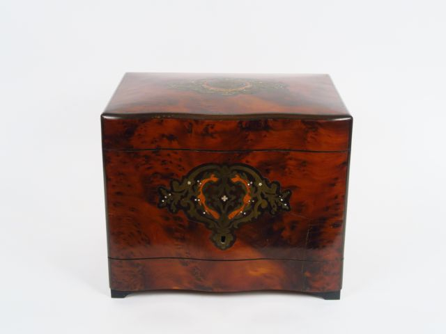 Cave à liqueur Napoléon III en marqueterie Boulle (complète et en bon 