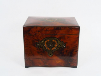 Vente aux enchères Cave à liqueur Napoléon III en marqueterie Boulle (complète et en bon 