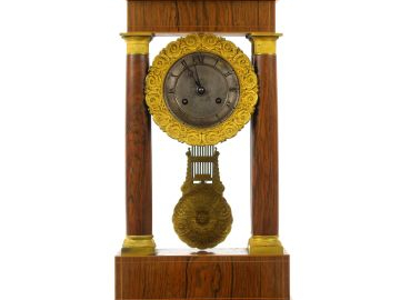 Pendule portique Restauration en marqueterie.  H. 50,5 cm