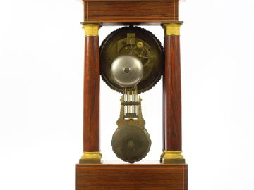 Pendule portique Restauration en marqueterie.  H. 50,5 cm
