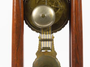 Pendule portique Restauration en marqueterie.  H. 50,5 cm