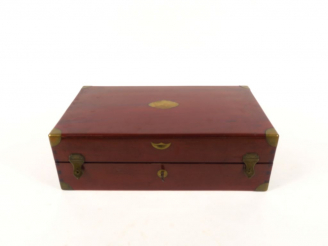 Vente aux enchères MARIAUD à Paris.  Coffret de chirurgien XIXème en acajou et laiton ave