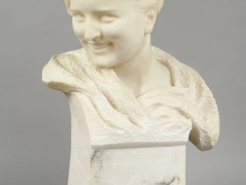 Giusto VITI "Portrait de garçonne souriante". Sculpture en marbre blan