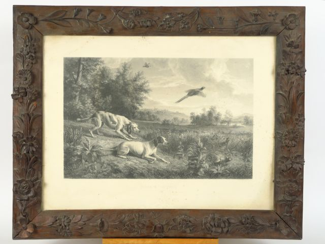 Paire de gravures de chasse en noir dans de très beaux cadres en noyer