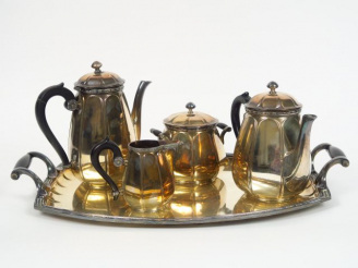 Vente aux enchères GALLIA. Service à thé et à café Art Déco en métal argenté et ébène. Co
