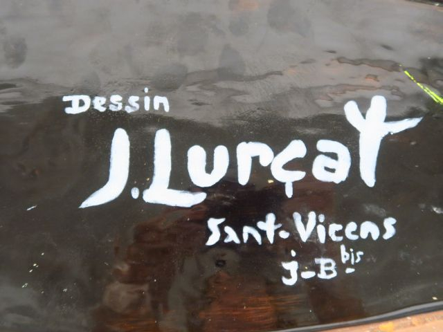 Jean LURCAT. Grand plat ovale en céramique de Sant - Vicens, à décor d