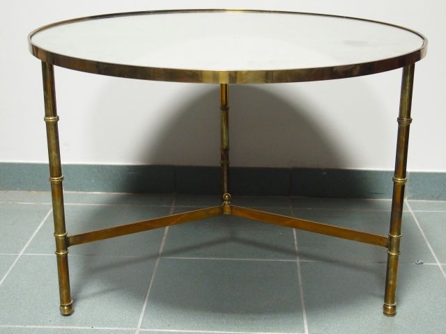 ADNET (attribué à). Table basse en verre et métal.