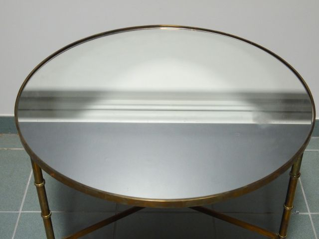 ADNET (attribué à). Table basse en verre et métal.