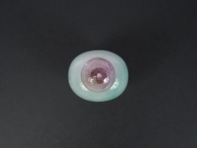 Flacon tabatière de forme gourde en jadéïte. Chine XIXème  H. : 5 cm