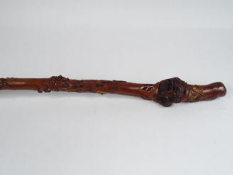 Vente aux enchères Canne en bois sculpté