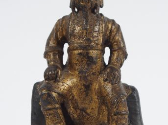 Statuette en bronze laqué et doré représentant Guandi en armure, assis